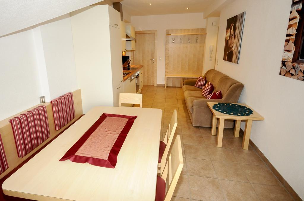 Ferienwohnung Gundolf Christine Arzl im Pitztal Habitación foto
